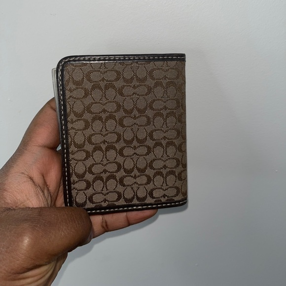Coach Accessories - EUC - Coach Leather Bifold Card Case
